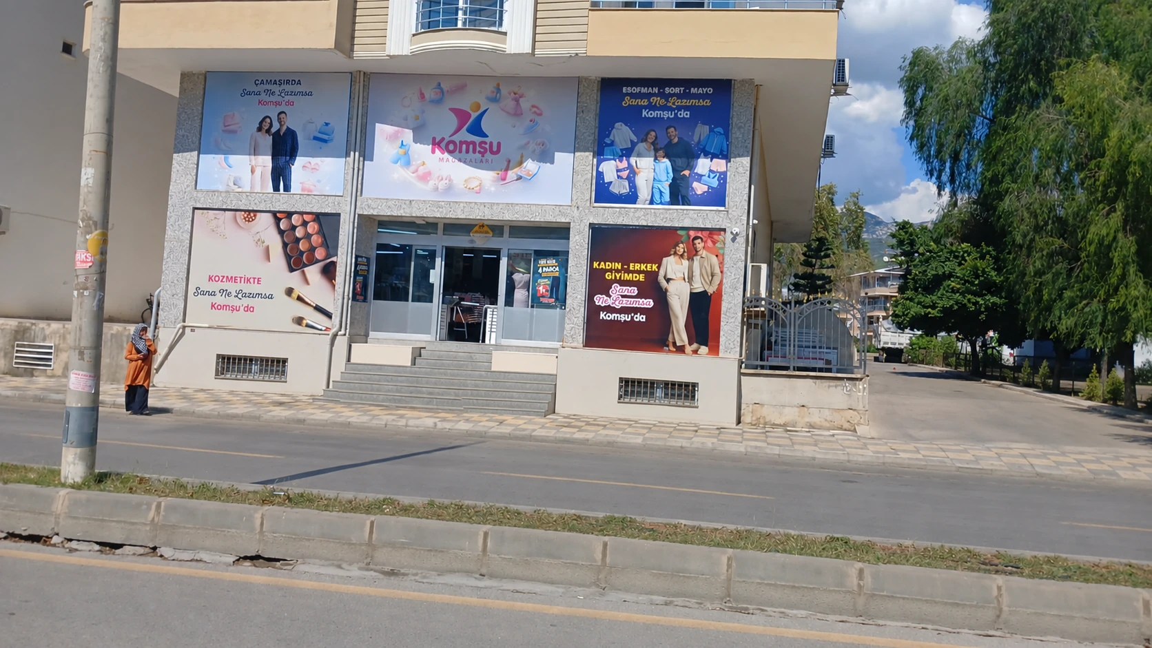 Bozyazi Komşu mağazasından dış cephe