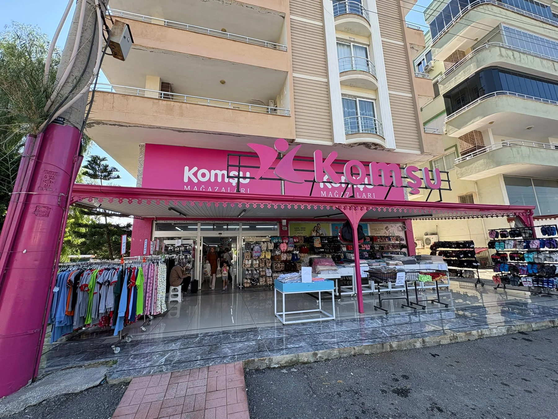 Bozyazi Komşu mağazasından bir görünüm